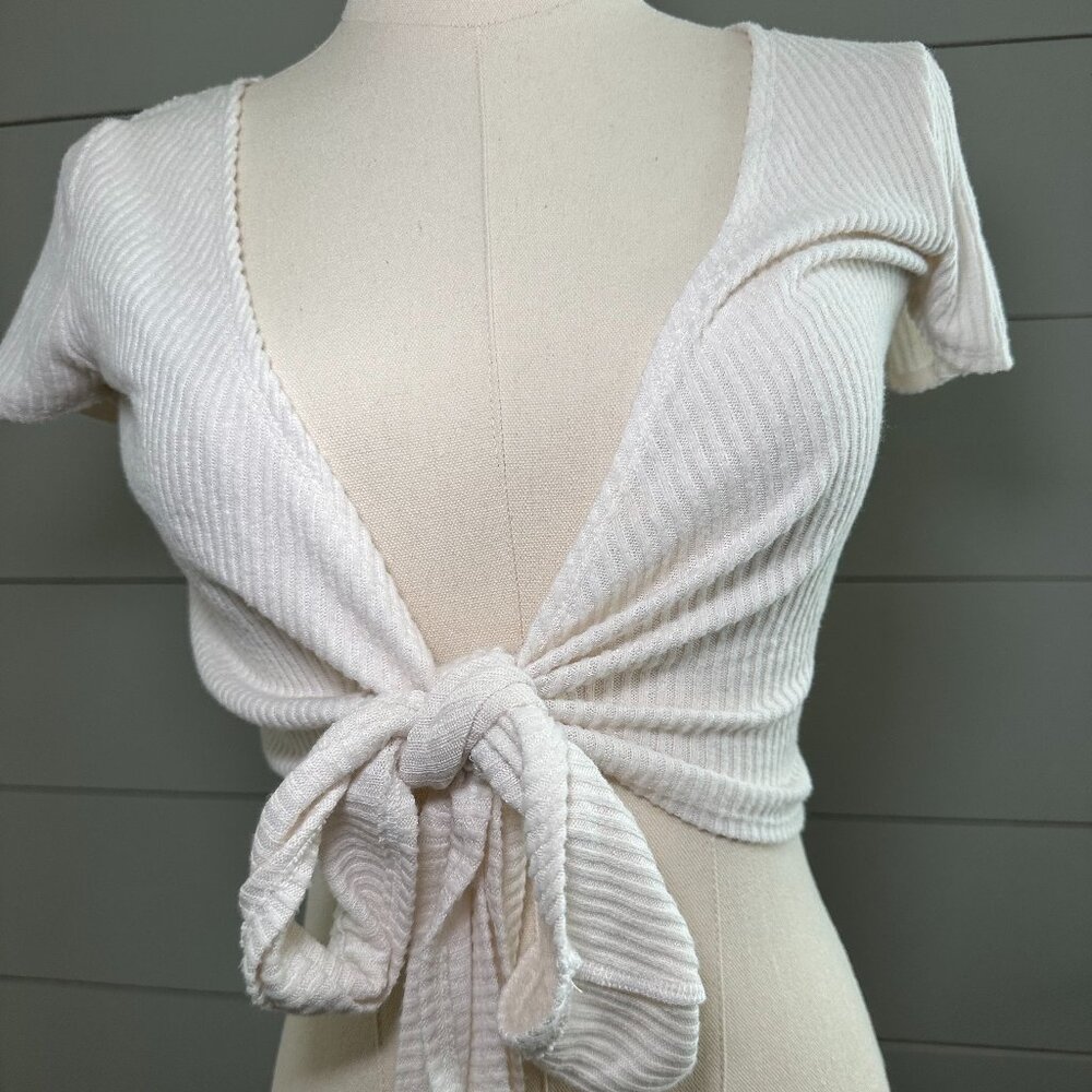 Hollister Off-White Crop Top- Tie front XS